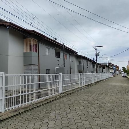 Apartamento Ubatuba - Praia Grande - 200M Da Praia Zewnętrze zdjęcie